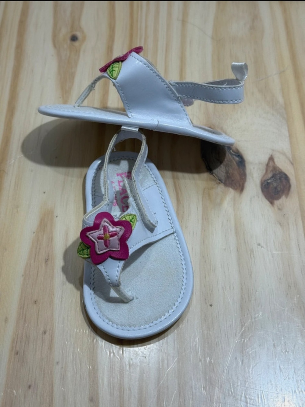 The Children's Place White Crib Shoes Sandals Pink Flower 12m